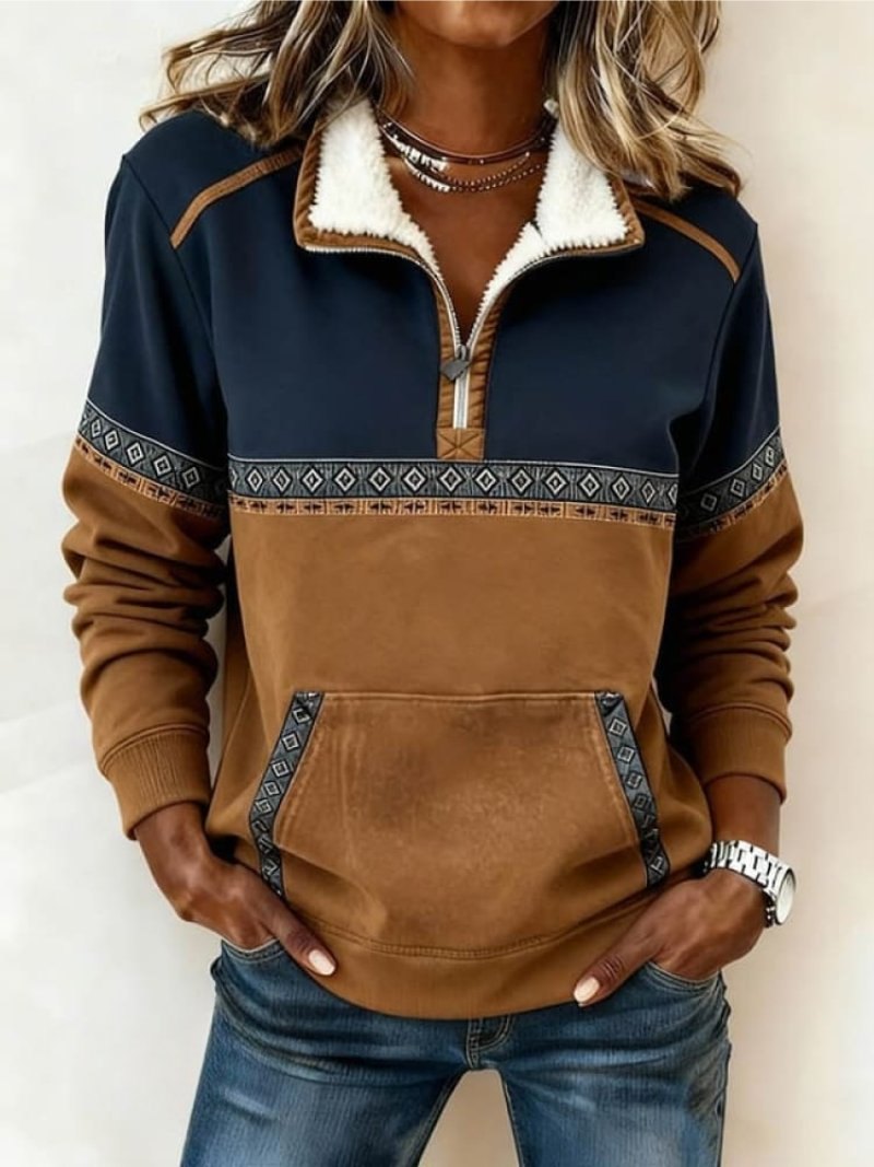Comfortable Abstract Fleece Jacket for Women with High Neck Side Pockets Cosy Style