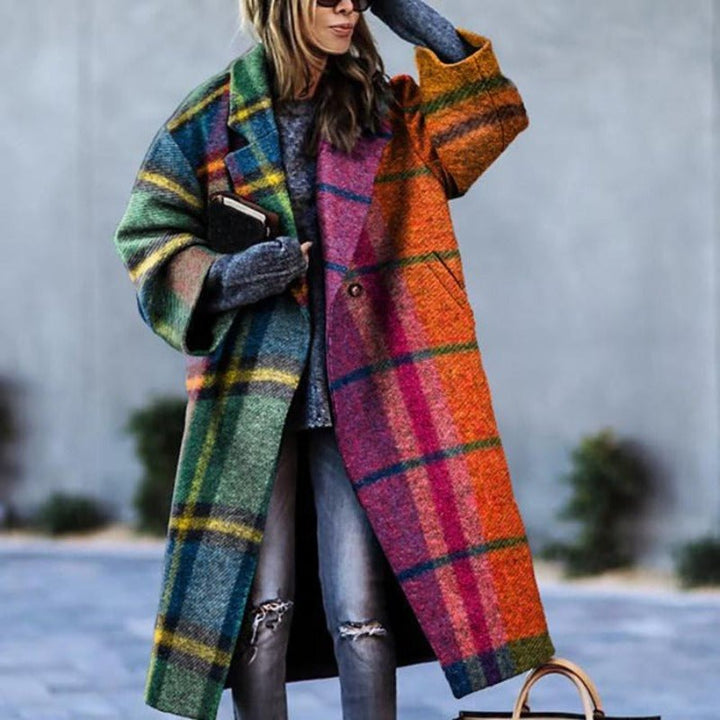 Comfortable Checked Winter Coat for Women with Relaxed Side Pockets Layering Style