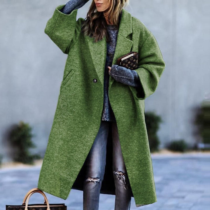 Comfortable Checked Winter Coat for Women with Relaxed Side Pockets Layering Style