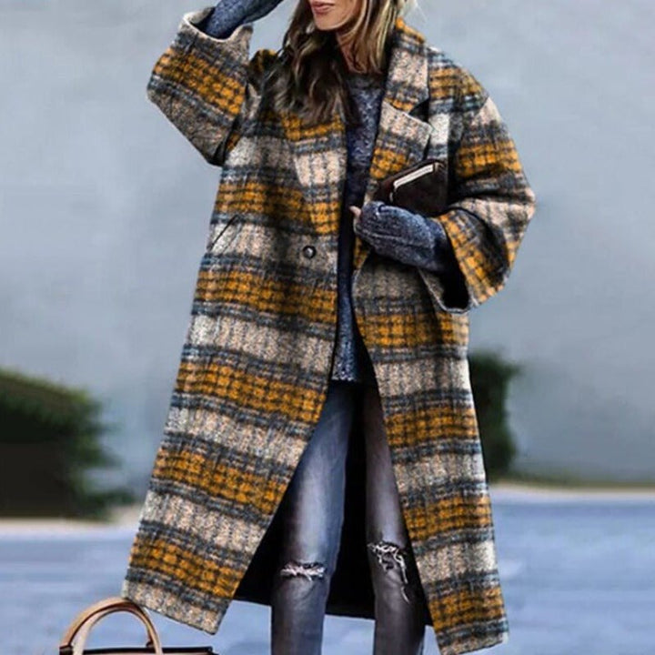 Comfortable Checked Winter Coat for Women with Relaxed Side Pockets Layering Style