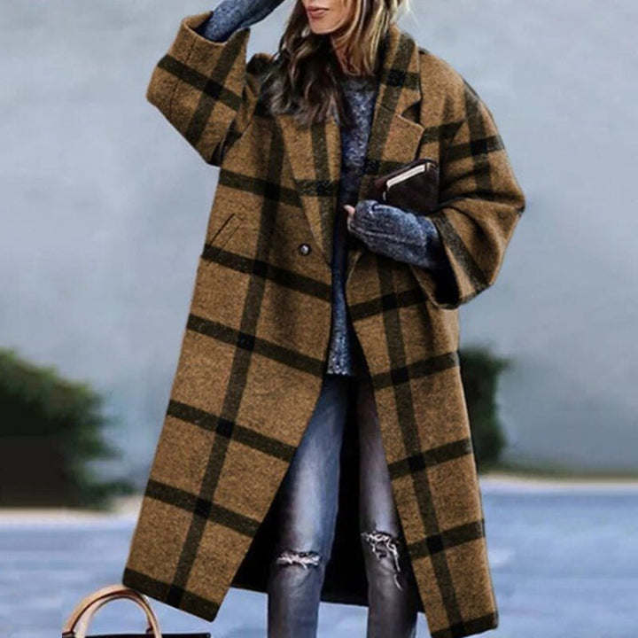 Comfortable Checked Winter Coat for Women with Relaxed Side Pockets Layering Style