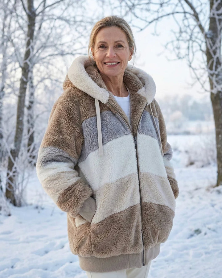 Comfortable Fleece Jacket for Women with Hood Relaxed Side Pockets Cosy Style