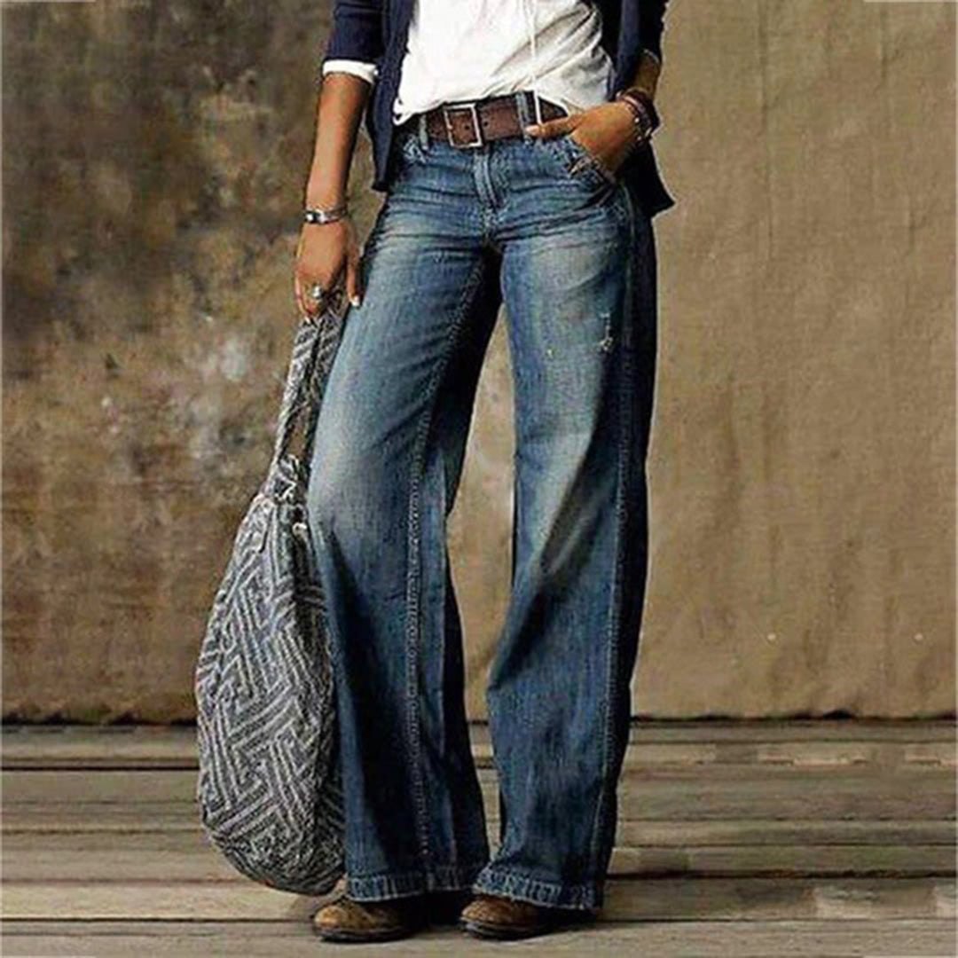 Effortless Black Jeans for Women with Relaxed Everyday Style
