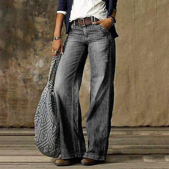 Effortless Black Jeans for Women with Relaxed Everyday Style