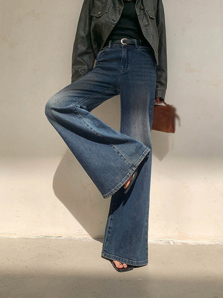 Effortless Blue Flare Jeans for Women with Relaxed Fit Retro Style