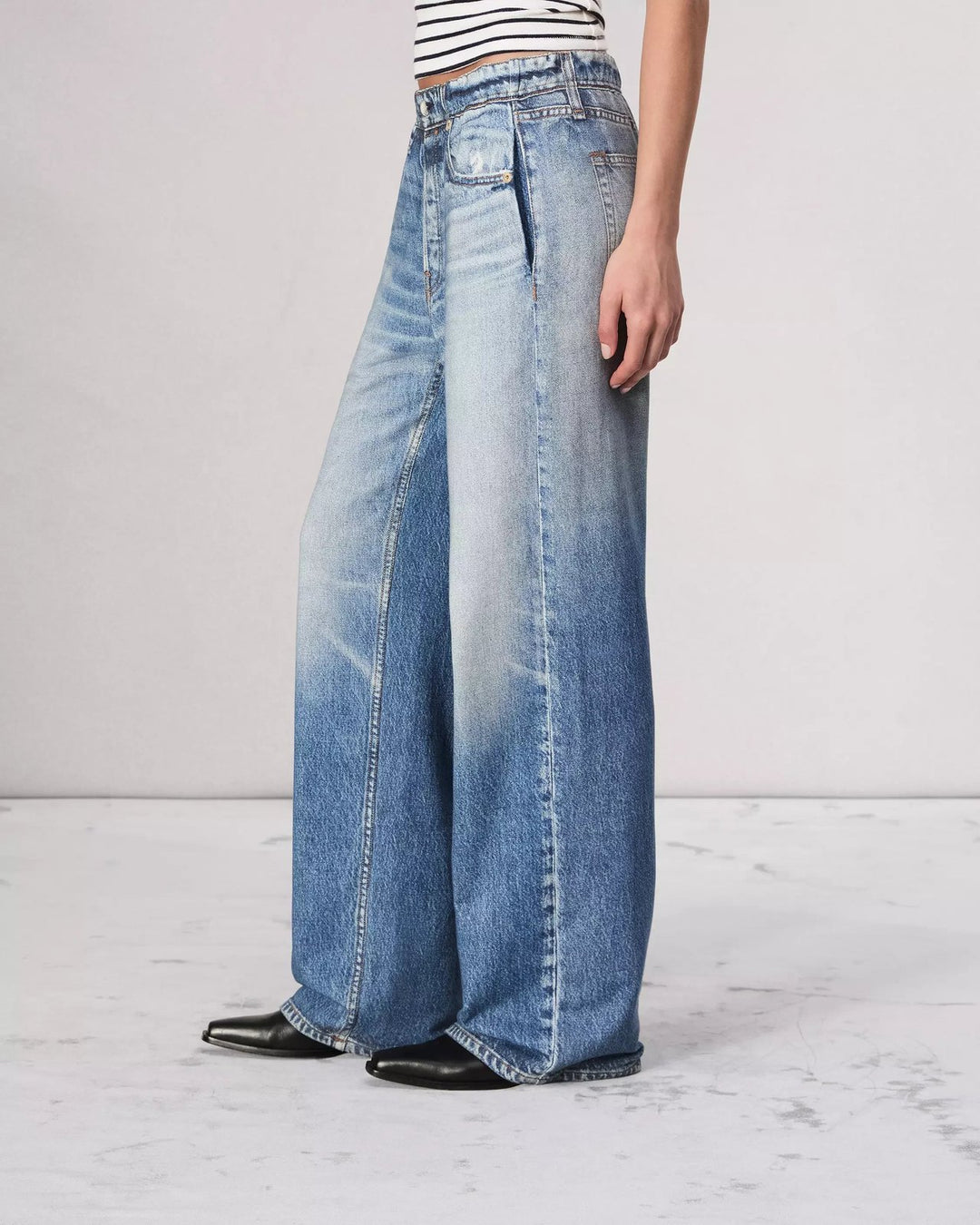 Effortless Flare Jeans for Women with Wide Leg Relaxed Side Pockets Retro Style