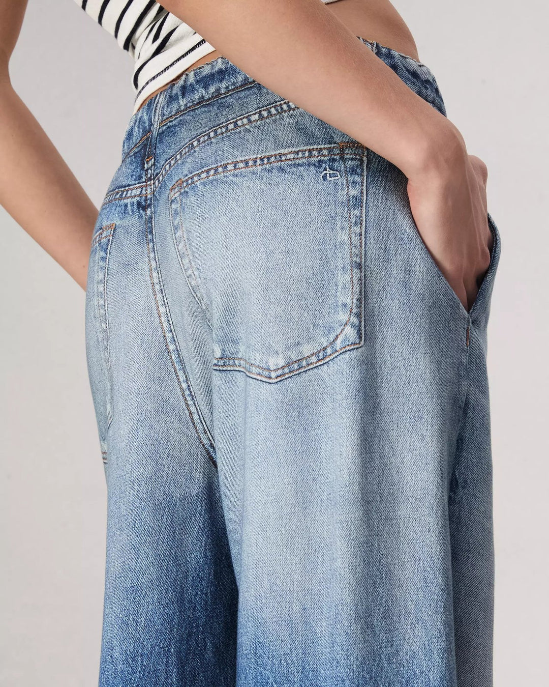 Effortless Flare Jeans for Women with Wide Leg Relaxed Side Pockets Retro Style